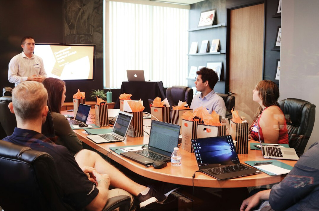 group discussion in meeting